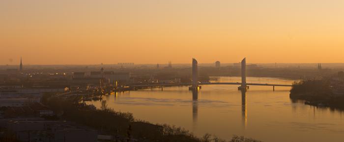 pont chaban delmas, bordeaux, tourisme, visiter, musée, immobilier, vendre, acheter, vente, maison, appartement, bien, estimation, estimer, se loger, location, louer