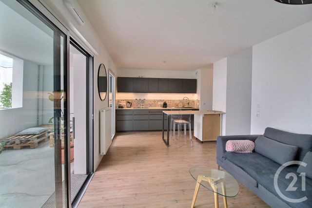 Appartement T3 à louer - 3 pièces - 62.75 m2 - LE BOUSCAT - 33 - AQUITAINE - Century 21 Etude Saint-Seurin