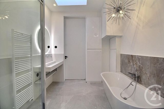 Appartement T2 à vendre - 2 pièces - 52.95 m2 - BORDEAUX - 33 - AQUITAINE - Century 21 Etude Saint-Seurin