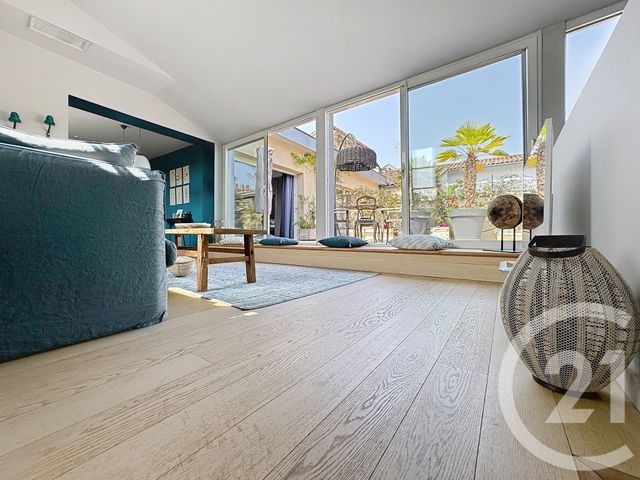 Appartement T3 à vendre - 3 pièces - 76.0 m2 - BORDEAUX - 33 - AQUITAINE - Century 21 Etude Saint-Seurin