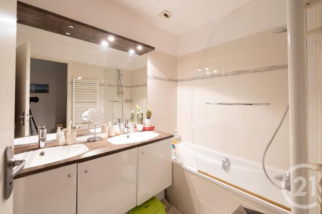 Appartement T4 à vendre - 4 pièces - 91.0 m2 - BORDEAUX - 33 - AQUITAINE - Century 21 Etude Saint-Seurin