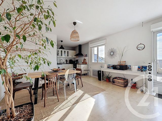 Appartement T3 à vendre - 3 pièces - 83.42 m2 - LE BOUSCAT - 33 - AQUITAINE - Century 21 Etude Saint-Seurin