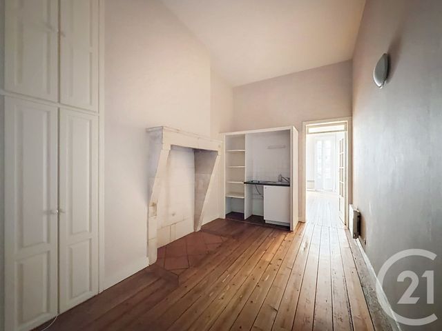 Appartement T2 à vendre - 2 pièces - 37.0 m2 - BORDEAUX - 33 - AQUITAINE - Century 21 Etude Saint-Seurin