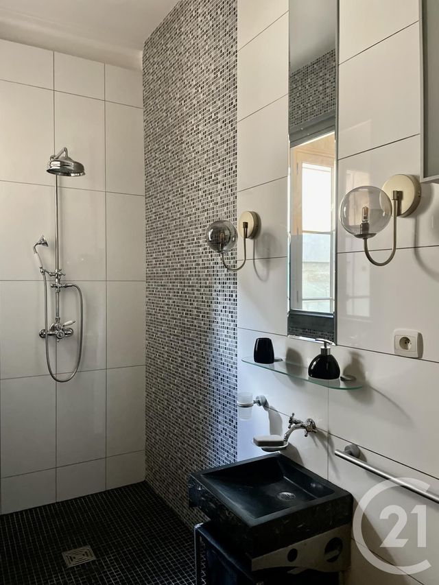 Appartement T2 à louer - 3 pièces - 71.04 m2 - BORDEAUX - 33 - AQUITAINE - Century 21 Etude Saint-Seurin