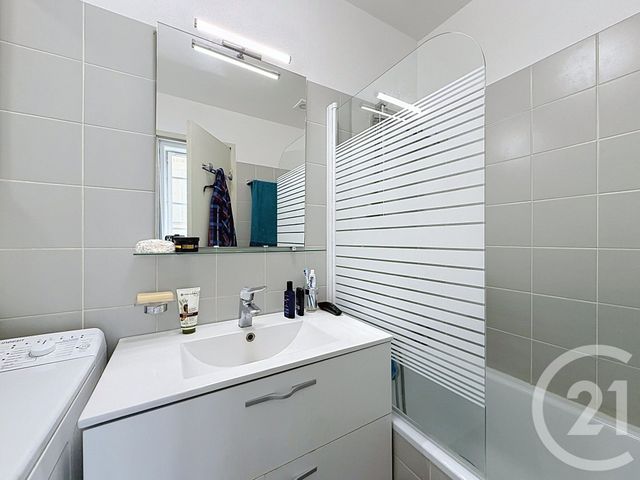 Appartement T2 à vendre - 2 pièces - 43.0 m2 - BORDEAUX - 33 - AQUITAINE - Century 21 Etude Saint-Seurin