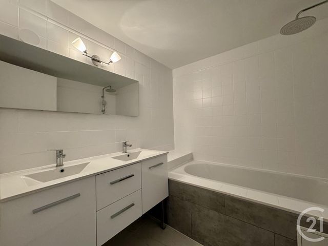 Appartement à louer - 4 pièces - 95.01 m2 - BORDEAUX - 33 - AQUITAINE - Century 21 Etude Saint-Seurin