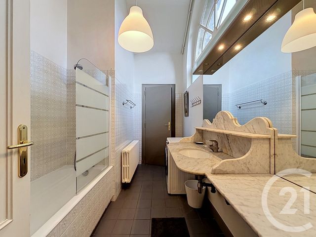 Appartement à louer - 2 pièces - 68.47 m2 - BORDEAUX - 33 - AQUITAINE - Century 21 Etude Saint-Seurin