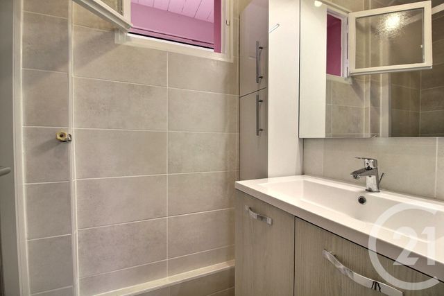 Appartement à louer - 4 pièces - 67.56 m2 - PESSAC - 33 - AQUITAINE - Century 21 Etude Saint-Seurin