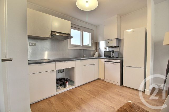 Appartement à louer - 4 pièces - 67.56 m2 - PESSAC - 33 - AQUITAINE - Century 21 Etude Saint-Seurin