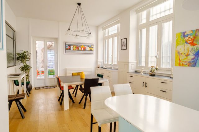 Appartement T4 à vendre - 6 pièces - 136.0 m2 - LA ROCHELLE - 17 - POITOU-CHARENTES - Century 21 Etude Saint-Seurin