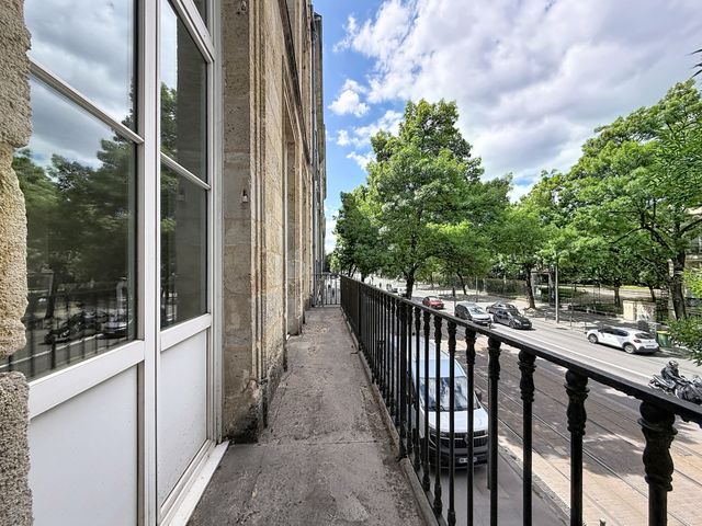 Appartement T4 à louer - 4 pièces - 104.0 m2 - BORDEAUX - 33 - AQUITAINE - Century 21 Etude Saint-Seurin